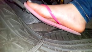 人字拖和脚开车