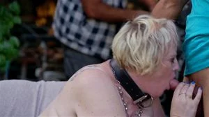 Mature4K. 古怪的金发女郎戴安娜喜欢两个陌生人在她巨大的乳房上留下大量精液