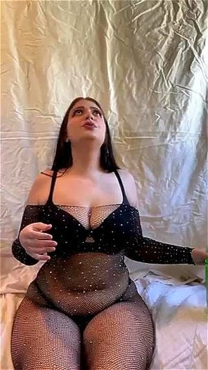 Chunky Rose sexy chugging and belly play: Stripchat, Chubby & Chubbygirl Porn - 经典欧美