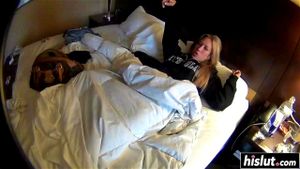三位女同探索彼此的身体