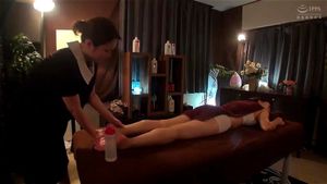 Beautiful Married Lactating Japanese Women Seduced Into Hot Lesbian Sex: Porn - 经典欧美