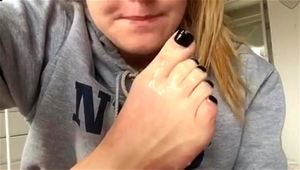 sxetdvcfybgdcryfvubguhjugykhmjrtuy7i86t7uyi8yguhnij: Stripchat, Feet & Spit Porn - 经典欧美