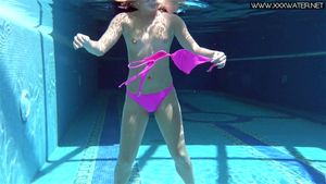 Russian petite tight babe Lincoln nude in pool by Underwater Show: Big Ass, Brunette & Hd Porn Porn - 经典欧美