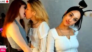 NancyGil Lezbian Camshow: Kissing & Frenchkiss Porn - 经典欧美