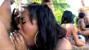美女派对与巨大尺寸