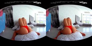 Hot blonde FridaQ teasing with her freshly shaved pussy by StasyQ: VR Porn - 经典欧美