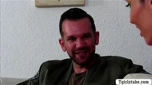 跨性别足球运动员被记者赤裸屁股