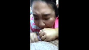 THICK ASIAN GIRLFRIEND SLOPPY DEEPTHROAT IN CAR: Blowjob, Amateur & Car Blowjob Porn - 经典欧美