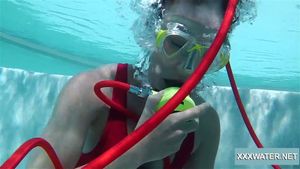 Minnie Manga and Marcie blow huge cock in the pool by Underwater Show: Blowjob, Licking & Hardcore Porn - 经典欧美