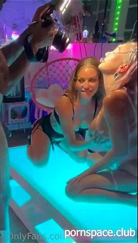 Kissa Sins And Adira Allure Behind The Scene Threesome: Blowjob, Doggy & Big Tits Porn - 经典欧美