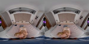 Angel Ayyla 丢下她的考试书本，去骑她男朋友坚硬的阴茎 - TeenMegaWorld