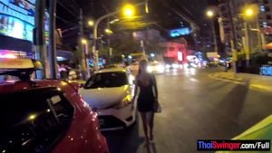 泰国的侏儒拳击导致与性感的亚洲擂台女郎发生性关系