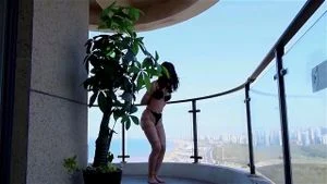 捆绑后的中式美女衣着