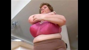 bbw gretl，更换胸罩