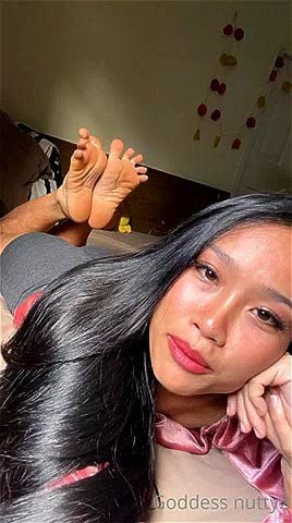Nutty soles in the pose: Asian, Feet & Foot Fetish Porn - 经典欧美