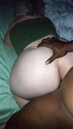 丰满翘臀熟女 BBC 后入式