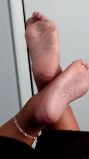 Ebony bbw jacking BBC and showing off her meaty wrinkled soles: Foot Fetish, Feet And Soles & Ebony Feet Porn - 经典欧美