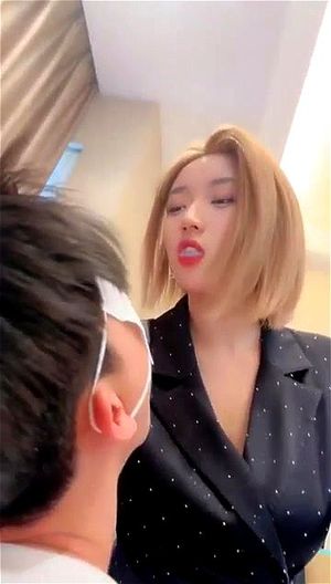 Chinese mistress and her leashed slave: Bongacams, Chinese Femdom & Asian Femdom Porn - 经典欧美