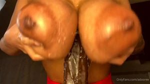 巨乳