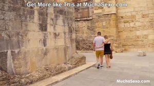 拉丁美熟女游客在户外被猛烈肛交MuchaSexo