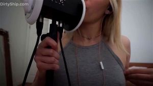 舔耳朵 asmr