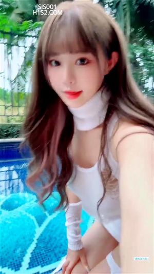 亚洲美女的丰满胸部
