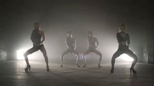 LAYSHA-Chocolate Cream-Riding PMV-KPOP: Fansly, Riding Cock & Grinding Porn - 经典欧美
