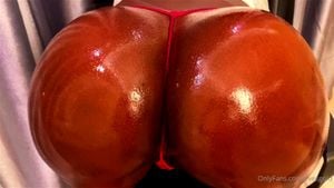 红色丁字裤油电臀舞