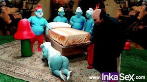 THE SMURFS PARODY - A short, big-bottomed Smurfette gets anal from Gargamel.: Porn - 经典欧美