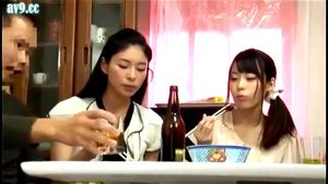 妈妈不在家时，我和姐妹们尽情玩乐