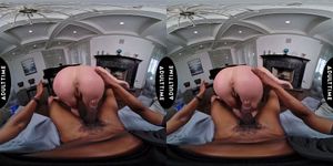 近距离 VR - PAWG 性感内衣美女 Maddy 可能会被你的怪物鸡巴第一视角毁掉她的阴户