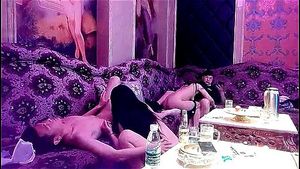 【歌厅探花】今晚大场面，连续叫几个公主，两男两女同场啪啪.: Doggy, Missonary & Xvideos Porn - 经典欧美
