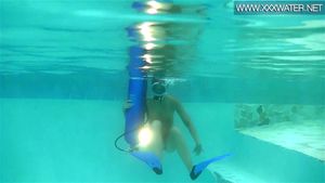 Minnie Manga blows dildo underwater by Underwater Show: Blowjob, Amateur & Brunette Porn - 经典欧美