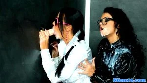 WAM spex lesbos pussylicking at the gloryhole: Blowjob, Fetish & Euro Porn - 经典欧美