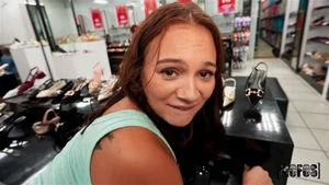 The Shoe Store ft. Lexi Victoria & Gi Joey by MOFOS: Blowjob, Doggy & Cowgirl Porn - 经典欧美