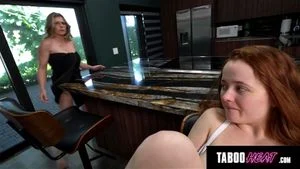 Taboo Heat - 妻子撞见我正与丰满红发继女激情缠绵 RED EVIEE