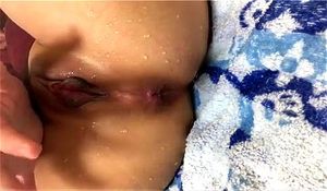 タオルが吸いきれない潮吹きオナニー: Xhamster Porn - 经典欧美