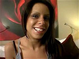 Amateur brunette babe flaunts her big ass in public Porn - 经典欧美