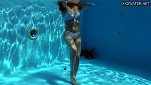 Underwater acrobatics in the pool with Mia Split by Underwater Show: Babe, Big Ass & Brunette Porn - 经典欧美