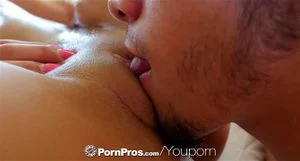 按摩 涂油 乳房