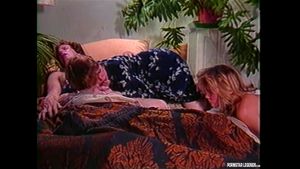 Classic Porn Paula Meadows Gives Paul Thomas A Blowjob While Stacey Donovan Watches: Porn - 经典欧美