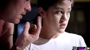 Kendra Spade gets a fuck punishment from stepdad: Bongacams, Deepthroat & Facial Porn - 经典欧美