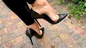 Heels In The Park: Chaturbate, Dangling & Toe Cleavage Porn - 经典欧美