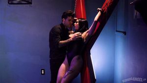 巨乳、迷幻与纹身！