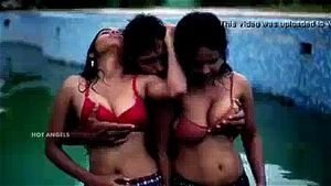 Fun in swimming pool: Fansly, Funny Porn & Hot Friends Fucking Porn - 经典欧美