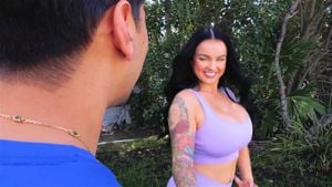 Payton Preslee Fucks a Fan *Picked up and Fucked* ft. Max Fills by HouseoFyre: Porn - 经典欧美