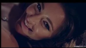 PMV-丹妮·丹尼尔斯-诱惑毒药。欣赏这位性感女星的激情演出，感受她带来的极致诱惑与火辣体验。这段视频充满了成人的热情与欲望，让你沉浸在充满激情的世界中。
