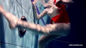 Russian teenie Lucie goes underwater swimming by Underwater Show: Big Tits, Babe & Blonde Porn - 经典欧美