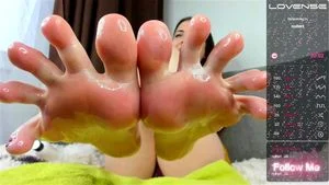 oily soles and toes close up on cam: Feet Porn - 经典欧美
