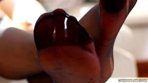 Carmine feet nylon stockings teasing: Nylons & Feeet Porn - 经典欧美